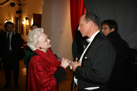 Joan Cochran Sommers (USA) congratulating conductor Mr. Denis Modru&scaron;an